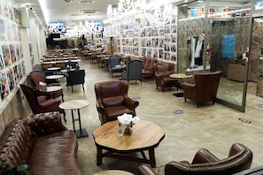 Lobby-lounge