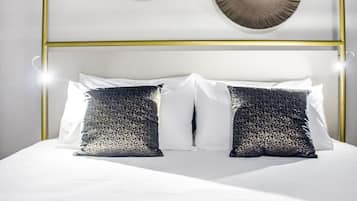 1 bedroom, Egyptian cotton sheets, premium bedding, down duvets