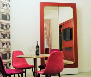 Deluxe Apartment, 2 Bedrooms | Private kitchen | Fridge, microwave, oven, stovetop - Scene Suites Apartments (Catania)