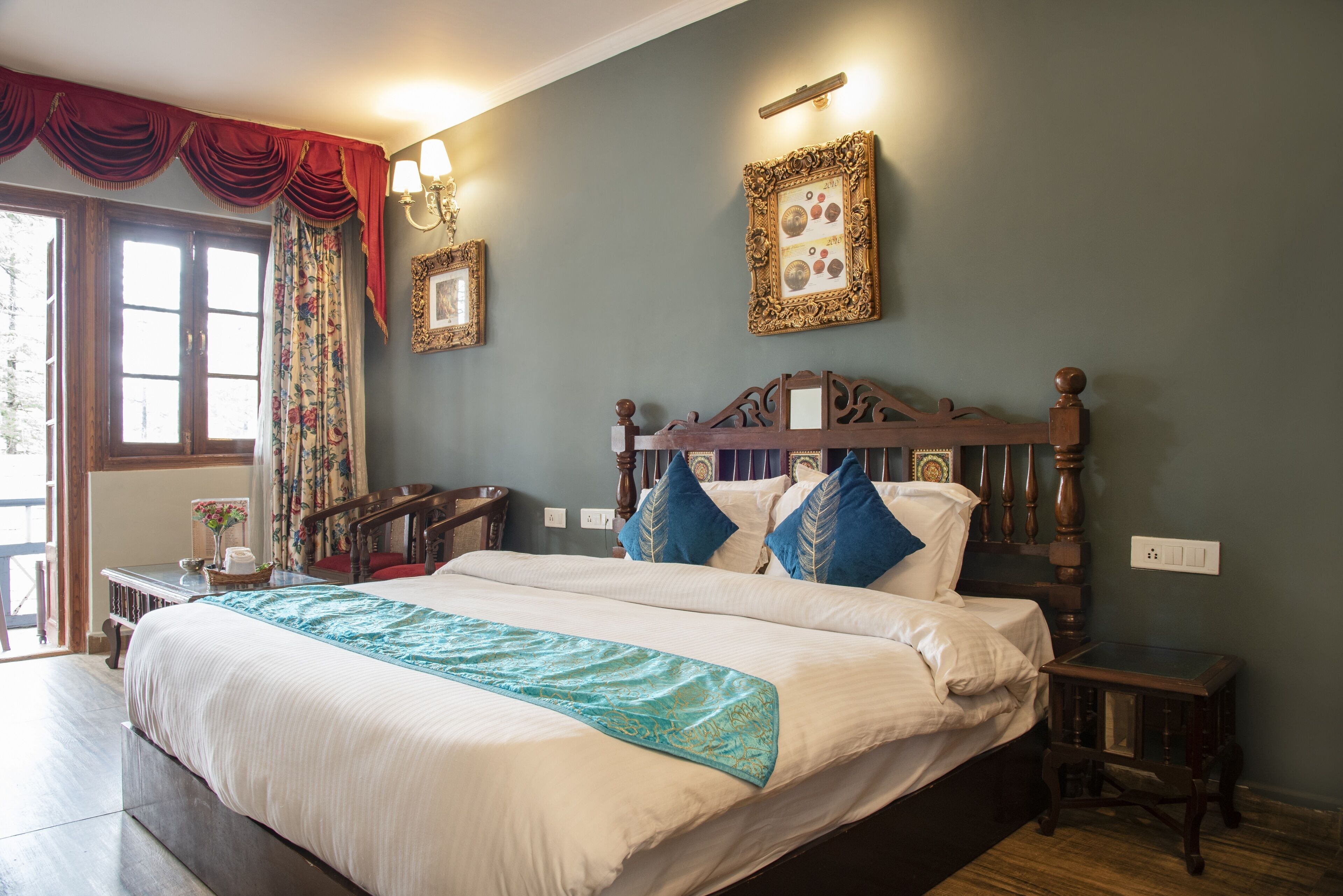 Doppelzimmer | Individuell dekoriert, individuell eingerichtet, Schreibtisch