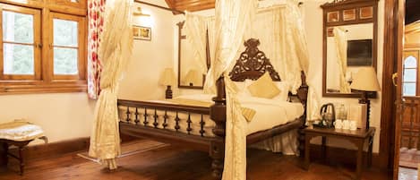 British Royal Family Suite | Egyptian cotton sheets, premium bedding, memory foam beds