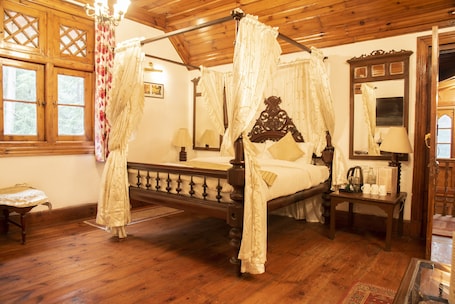 Suite presidencial | Sábanas de algodón egipcio y ropa de cama de alta calidad. Shimla British Resort