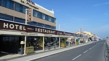 A hotel with a restaurant named "Le Mazagan" and "Fruits de Mer" on the ground floor.