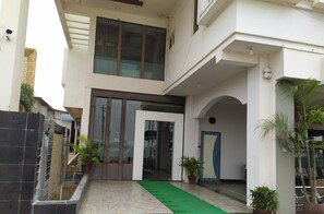 Exterior - Hotel Manaal Pithampur (Dr. Ambedkar Nagar)