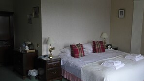 Individually decorated, individually furnished, desk, blackout curtains - Kirroughtree Country House B&B (Newton Stewart)