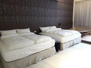 Classic Quadruple Room | Blackout drapes, soundproofing, rollaway beds, free WiFi - klabnb (Kaohsiung)