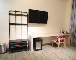 Senior Double Room | Blackout drapes, soundproofing, rollaway beds, free WiFi - klabnb (Kaohsiung)