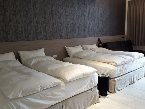 Elite Quadruple Room | Blackout curtains, soundproofing, rollaway beds, free WiFi - klabnb (Kaohsiung)
