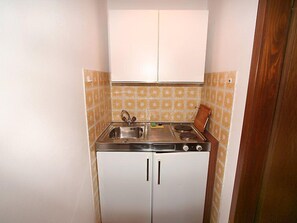 Kühlschrank, Kochgeschirr/Geschirr/Besteck