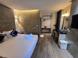 Superior Double Room | Minibar, in-room safe, desk, blackout drapes