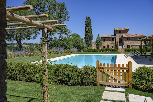 Seasonal outdoor pool, sun loungers - Agriturismo Merigge Wellness & Spa (Montepulciano)