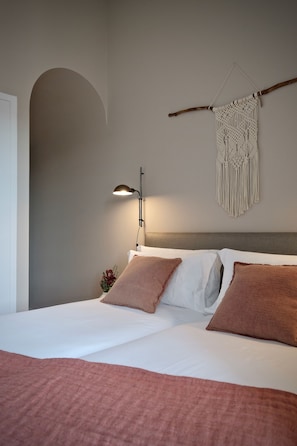Appartement, 2 chambres (Guindais) | Coffres-forts dans les chambres, rideaux occultants