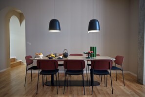 Apartment, 2 Schlafzimmer (Guindais) | Zimmersafe, Verdunkelungsvorhänge, schallisolierte Zimmer