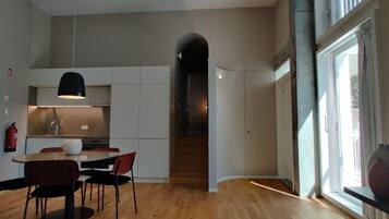 Apartment, 1 Bedroom (Sé) | In-room dining
