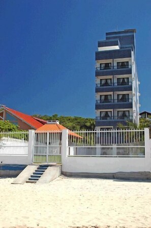 Façade de l’hébergement - soirée/nuit