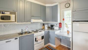 Fridge, microwave, dishwasher, cookware/dishes/utensils