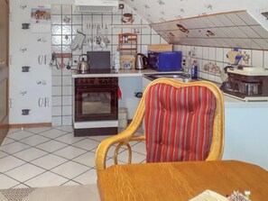KĂŒhlschrank, Mikrowelle, Ofen, GeschirrspĂŒler