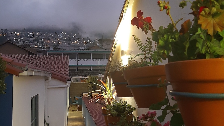 Adamas House Hotel
