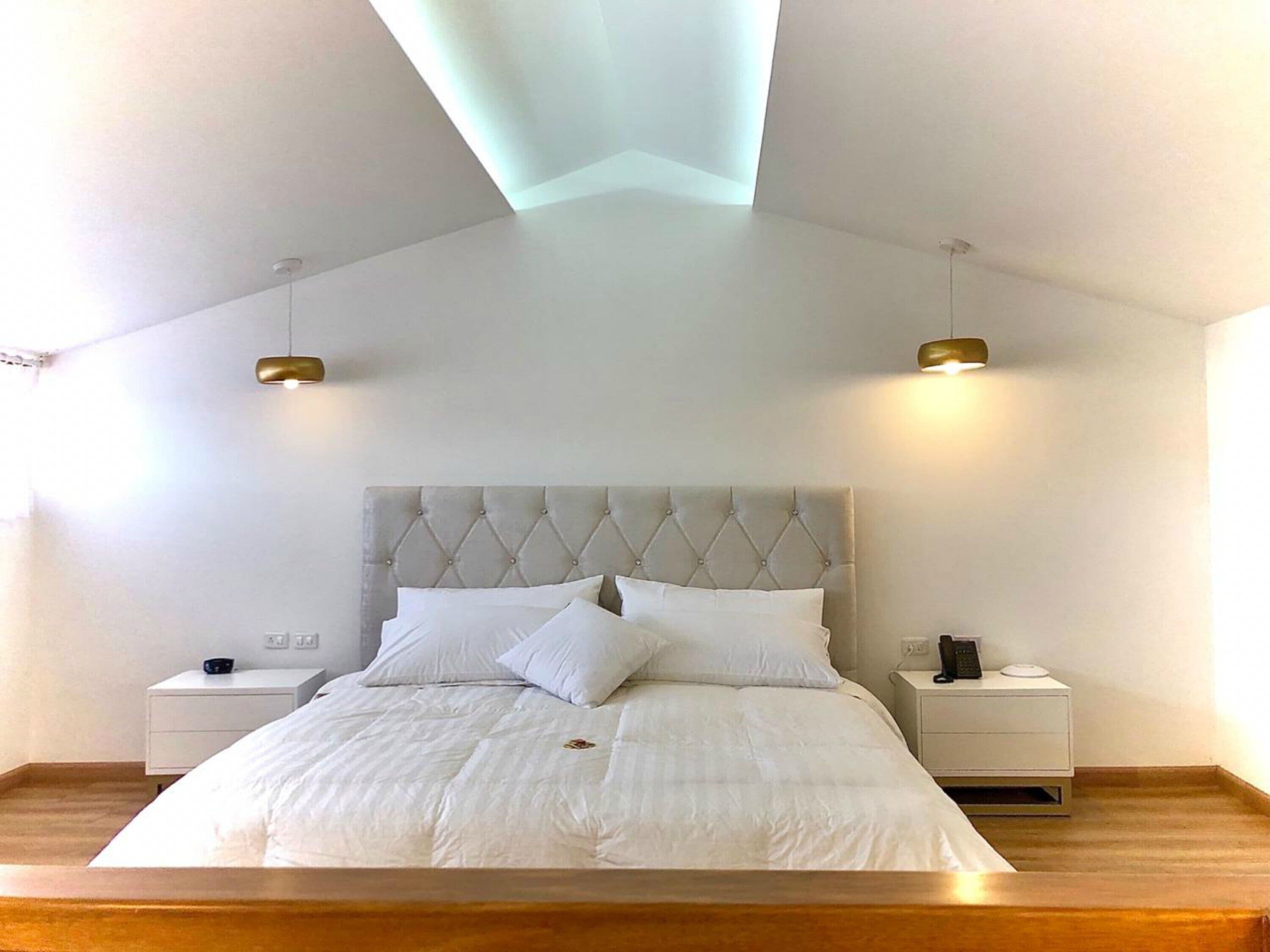 Deluxe Duplex, 1 King Bed, City View | Egyptian cotton sheets, premium bedding, down comforters