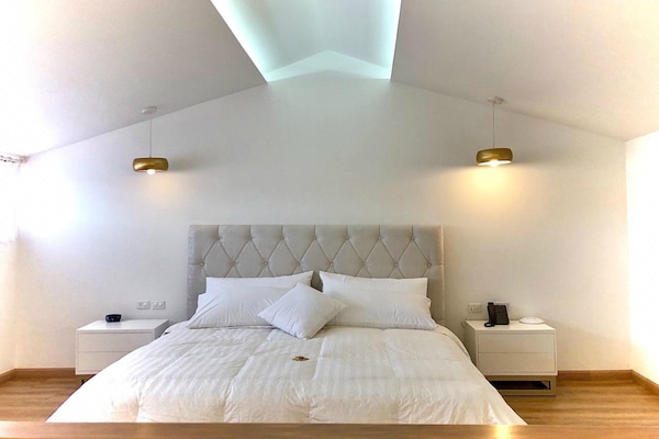 Deluxe Duplex, 1 King Bed, City View | Egyptian cotton sheets, premium bedding, down comforters