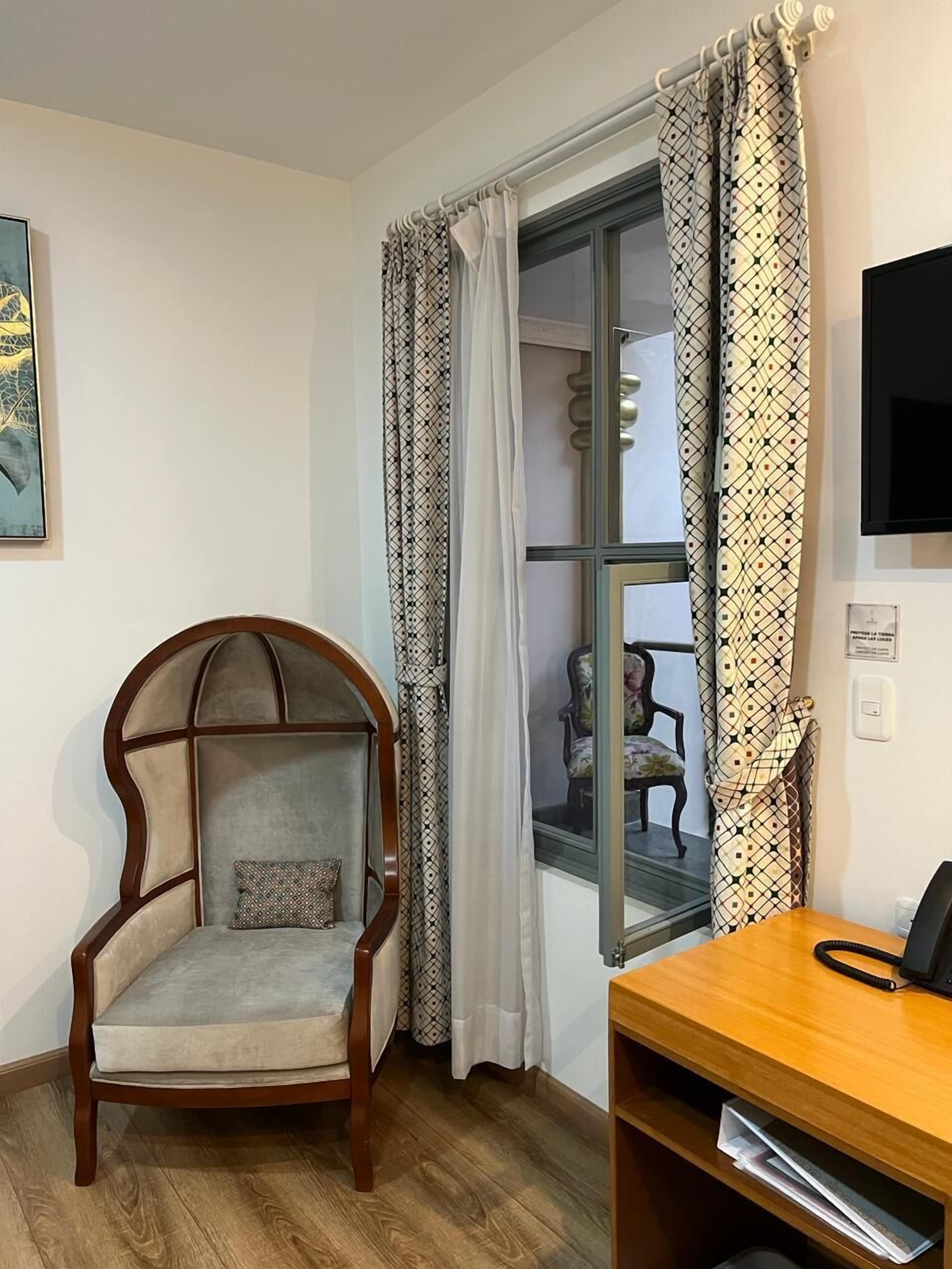 1 bedroom, egyptian cotton sheets, premium bedding, down duvets