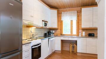 Fridge, microwave, dishwasher, cookware/dishes/utensils