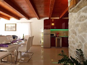 Frigorifero, microonde, forno, lavastoviglie