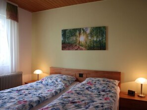 2 sovrum, skrivbord och gratis internet