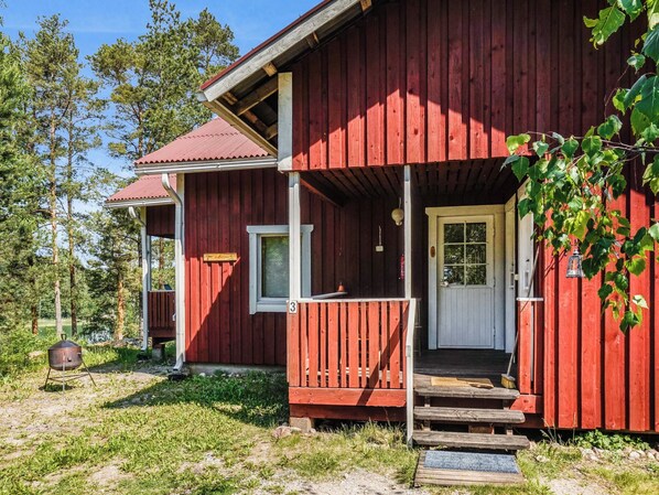 Unclassified image, 1 of 17, button - Kalatiira 3 by Interhome (Parainen)