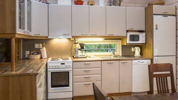Fridge, microwave, dishwasher, cookware/dishes/utensils