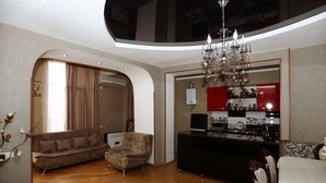 Grand Apartment | Living area - Lela Apartments (Tbilisi)