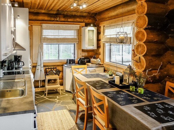 Fridge, microwave, dishwasher, cookware/dishes/utensils