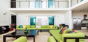 TV, DVD player - Villa Tequila Sunrise (The Valley)