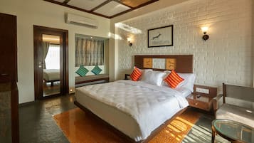 Deluxe Double Room, 1 King Bed, Non Smoking | Bed sheets