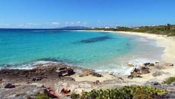 Pantai di sekitar