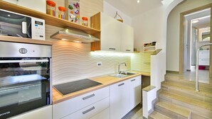 Fridge, microwave, oven, dishwasher - Koalas Nest Home & Apartments by Interhome (Opatija/Matulji)