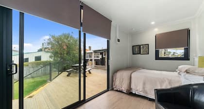 Calapso Cottage - Waikanae Beach Holiday Home