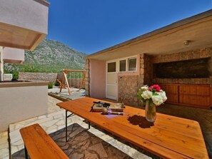 Outdoor dining - Apartment Golub by Interhome (Karlobag)