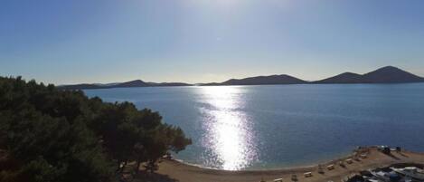 Una playa cerca