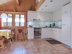 Fridge, dishwasher, cookware/dishes/utensils
