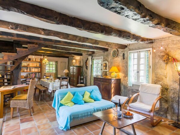 TV, fireplace, DVD player