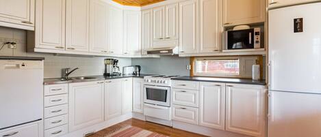 Fridge, microwave, dishwasher, cookware/dishes/utensils