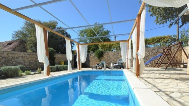 A swimming pool with a pergola canopy, lounge chairs, and a fruit basket. - Vacation home Marija by Interhome (Oklaj)