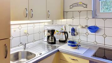 Fridge, microwave, oven, cookware/dishes/utensils