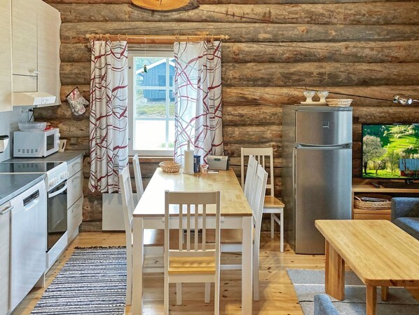 Fridge, microwave, dishwasher, cookware/dishes/utensils