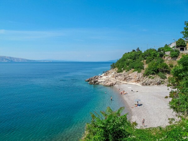 Una playa cerca