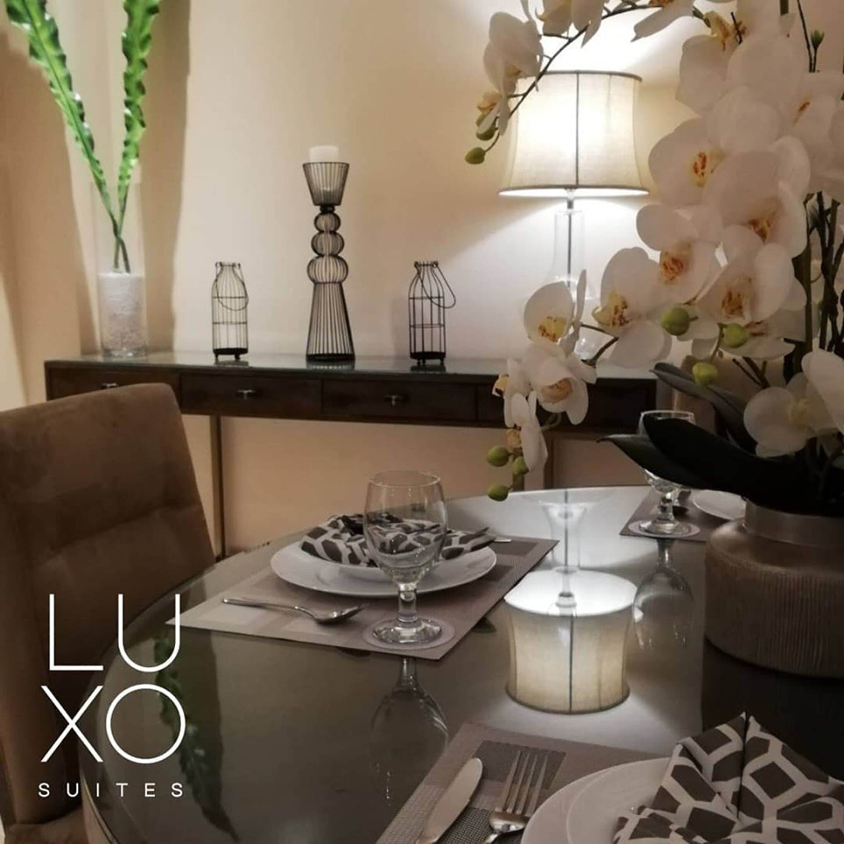 Daily cooked-to-order breakfast (PHP 450 per person)