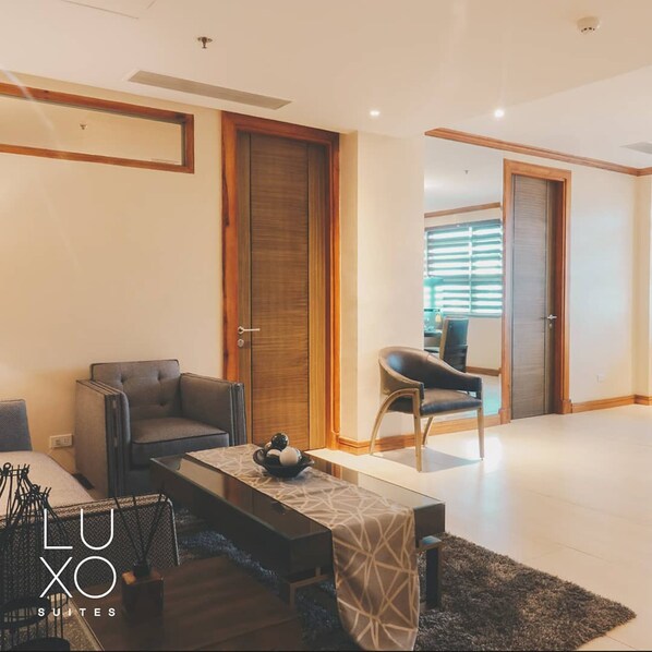 TV connectée de 43 pouces avec chaînes par satellite, télévision