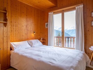 4 Schlafzimmer, Schreibtisch, WLAN