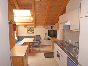 Fridge, oven, dishwasher, cookware/dishes/utensils